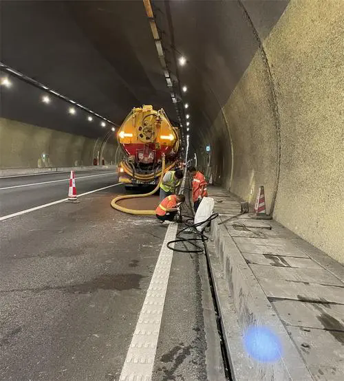 深泽隧道排水渠清淤